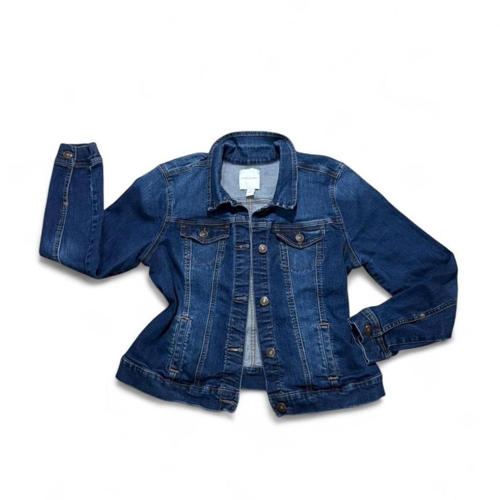 Vintage America Blue denim jacket with a relaxed fit, button- up and pockets